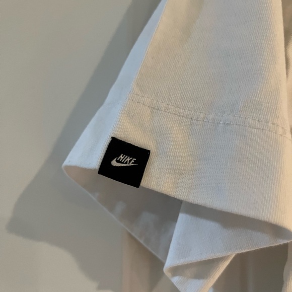 🔥SALE🔥Nike white crop top (M) - Picture 3 of 4